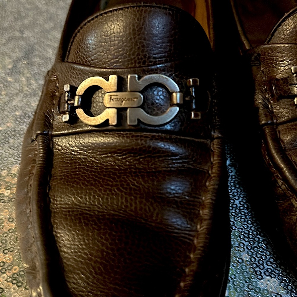 Salvatore Ferragamo loafers beautiful rich brown leather size 6 1/2 EE with logo